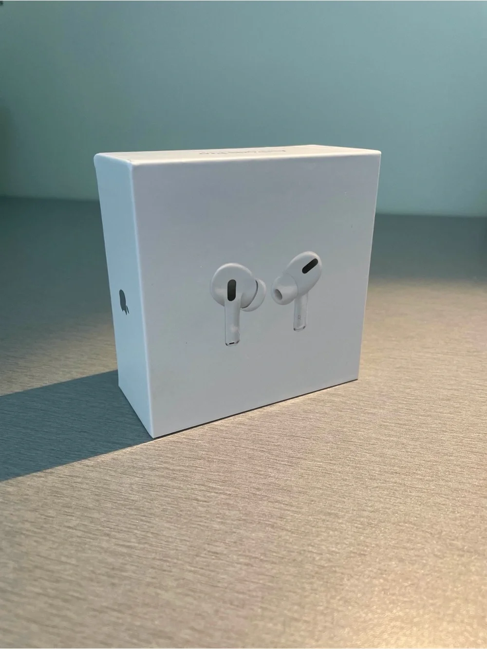 Apple AirPods Pro in White — Wireless Noise‑Cancelling Earbuds